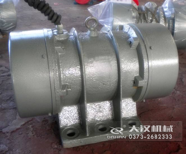 VB振動(dòng)電機(jī)是靠偏心塊的振動(dòng)而造成的，振動(dòng)源所以偏心塊的角度和大小是比較重要的。